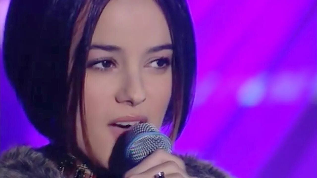 Alizee певица moi. Ализе французская певица. Ализе j'en ai marre. Французская певица поет Лолиту.