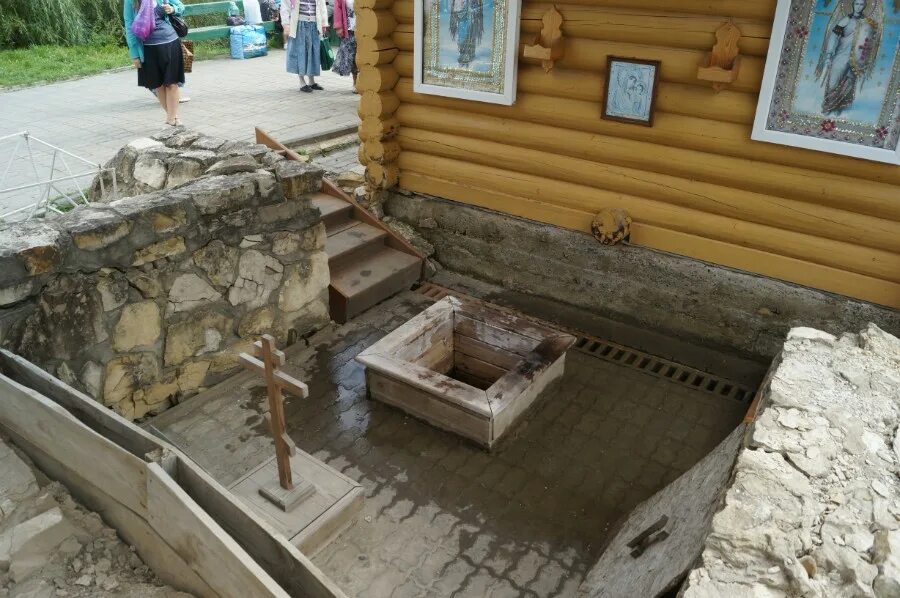 Источник Пантелеймона в Дивеево. Купель Казанской Божьей матери в Дивеево. Святой источник Пантелеймона целителя в Дивеево. Дивеево монастырь купель. Святой источник божьей матери