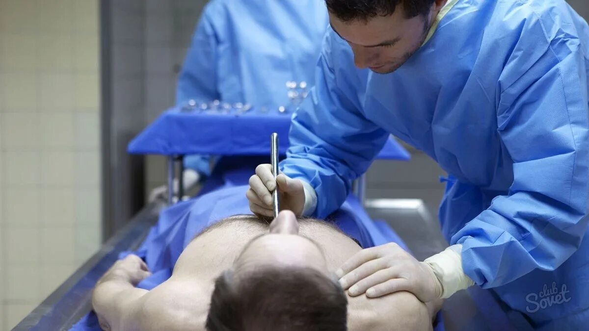 Патологоанатом вскрытие. Медицинские вскрытия. Инструменты патологоанатома. Судебная экспертиза вскрытие. Судмедэксперт вскрытие.