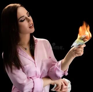 Женщина сожгла своих