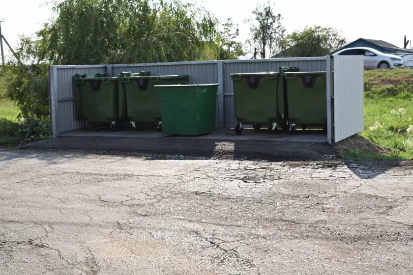 Контейнерные площадки краснодар. Земельный подъездной путь для контейнерной площадки. Подъездной путь к контейнерной площадке. Крупской 14 контейнерная площадка серпухов. Подъездные пути к контейнерной площадке для мусора.