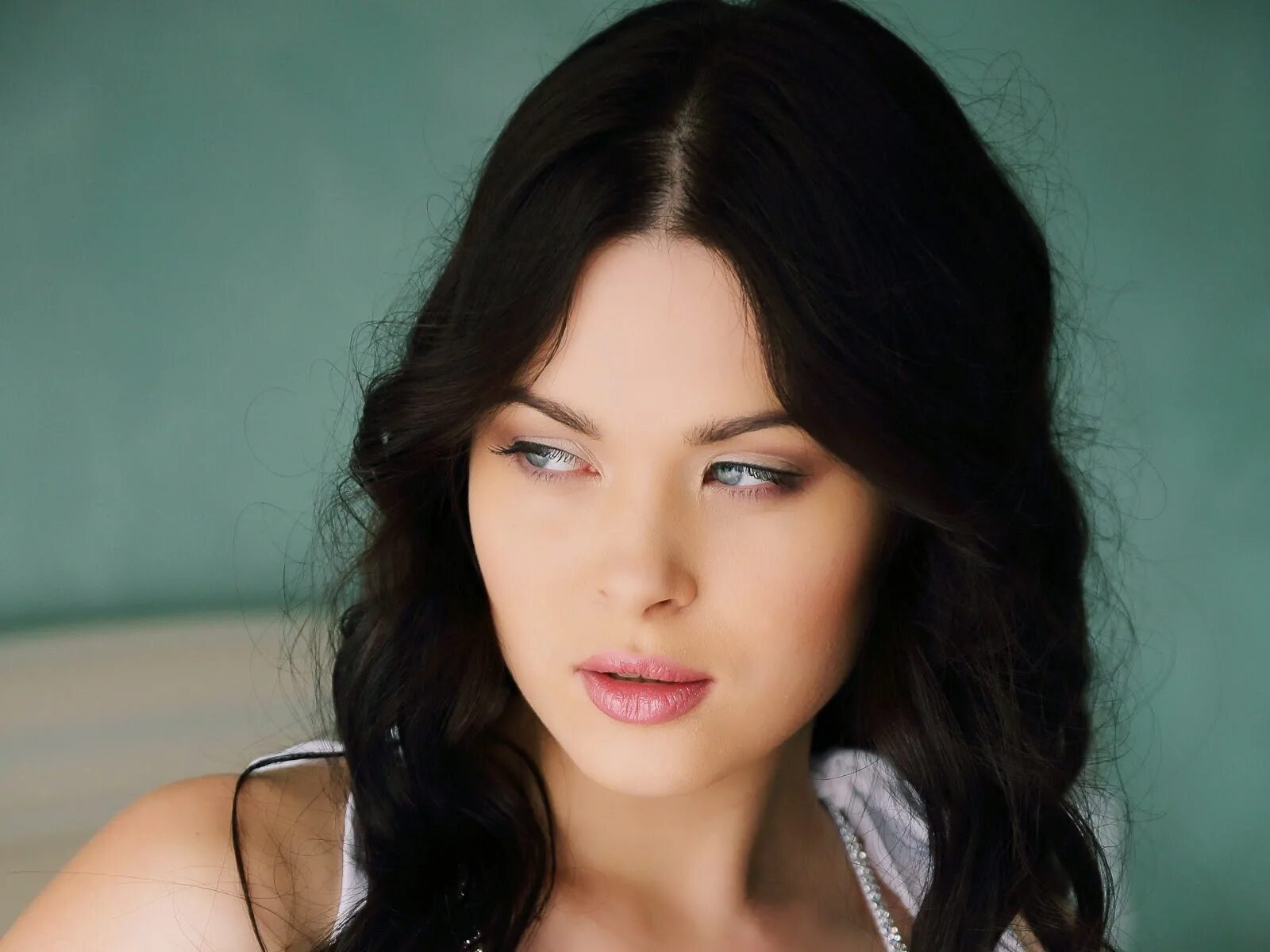 Amelie b. Amelie b модель. жгучие брюнетки с зелеными глазами. брюнетка.амели.