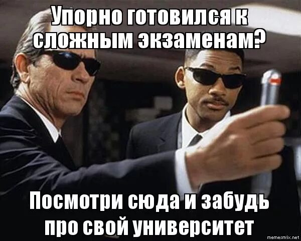 Посмотри сюда. Посмотри сюда. Не смотри сюда. Надпись не смотри сюда. Смотри сюда картинка.