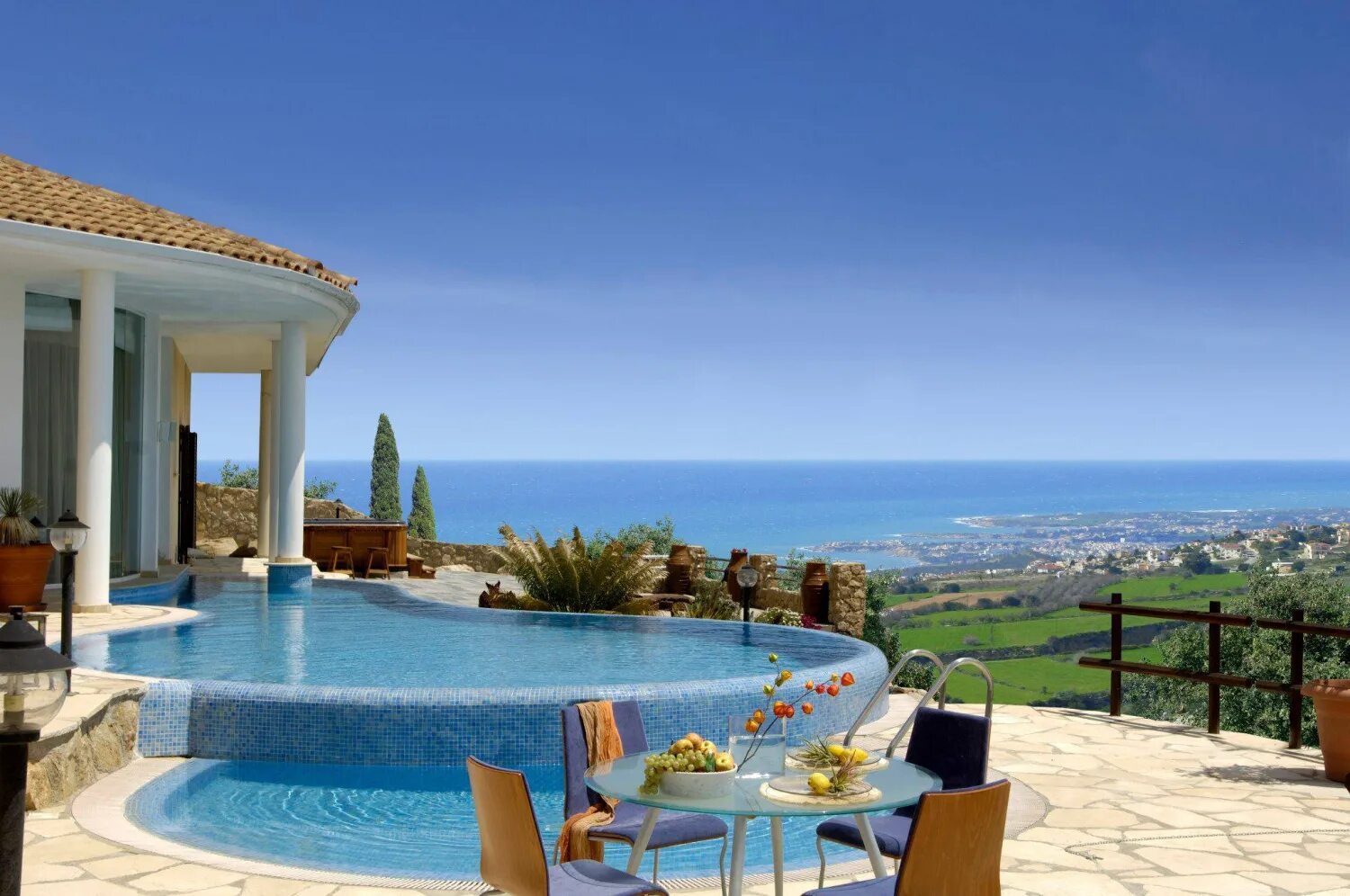 Купить недвижимость за границей. Вилла на Северном Кипре. Виллы на Кипре у моря. Вилла Одиссей Кипр. Вилла на Северном Кипре фото.
