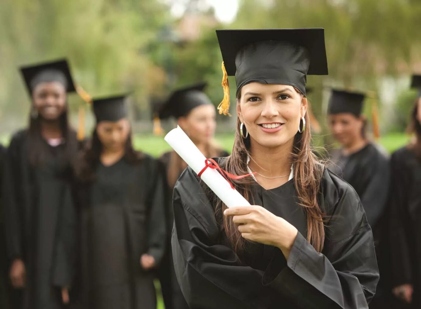 Graduating student is. Образование в Америке. Высшее образование в США. USA образование. Среднее и высшее образование в США.