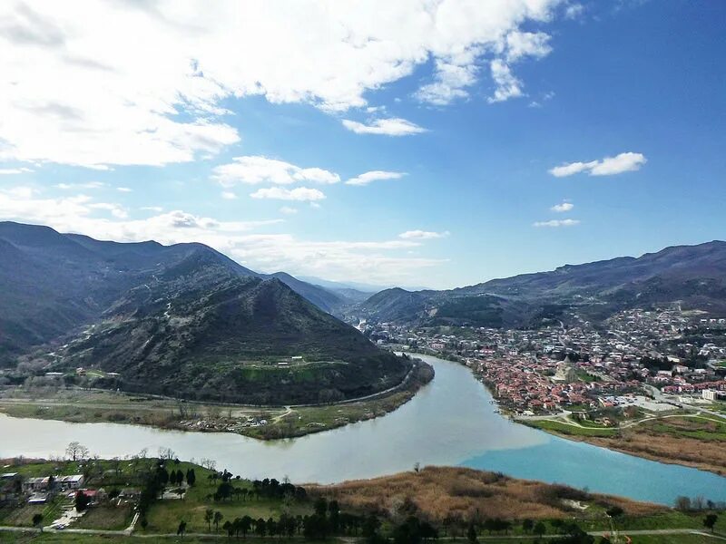 мцхета арагви слияние. мцхета монастырь джвари лермонтов. слияние рек арагви и куры. древняя столица грузии мцхета. мцхета арагви слияние.