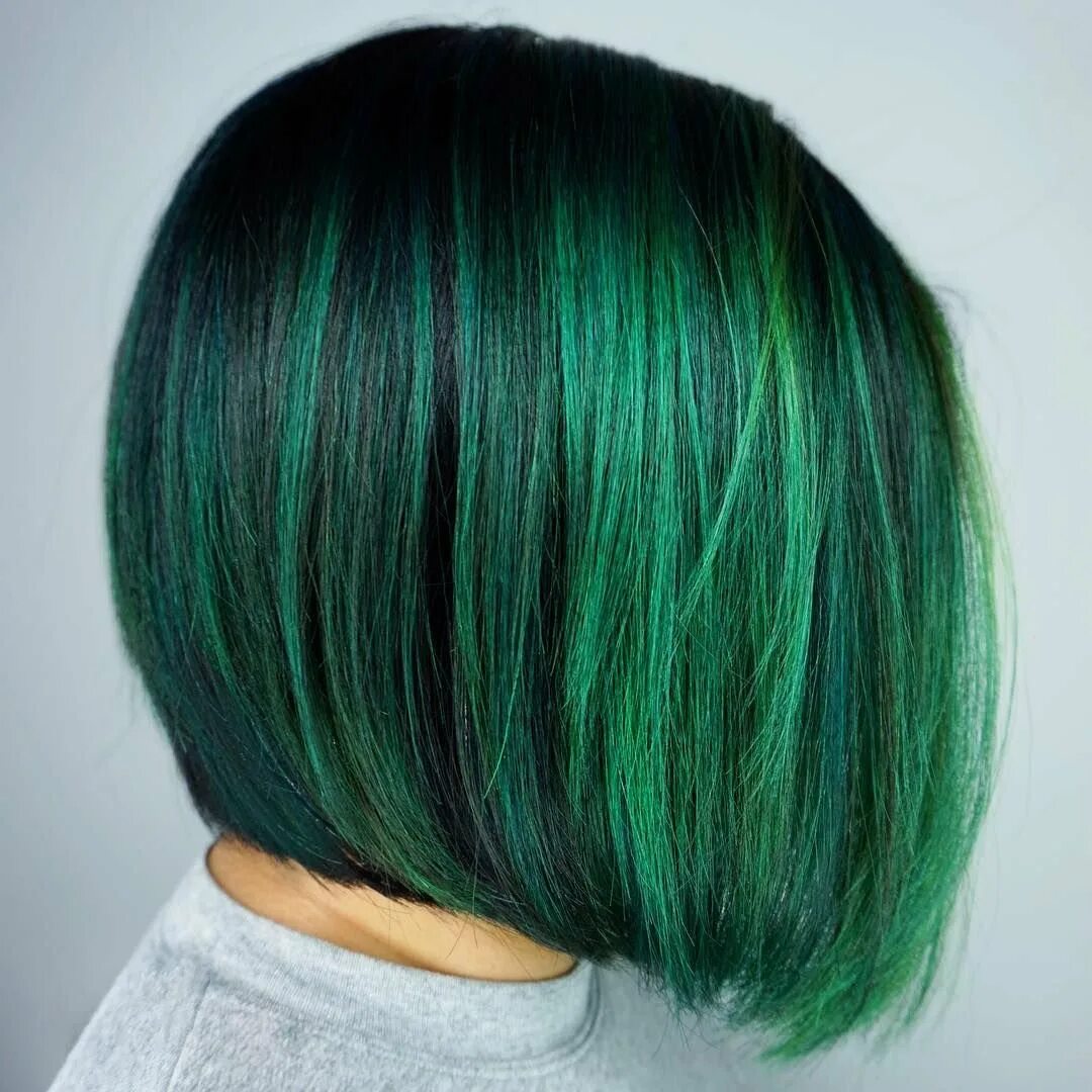 Зеленые волосы каре. Изумрудный цветтволос. Зеленые волосы каре. Девушка с зелеными волосами. Розово зеленые волосы.