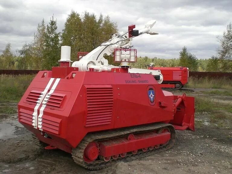 Комплекс для тушения. Робот для тушения пожаров. Робототехнический комплекс пожаротушения «мруп 112». Многофункциональный робототехнический комплекс пожаротушения "ель-4". Комплекс для тушения.