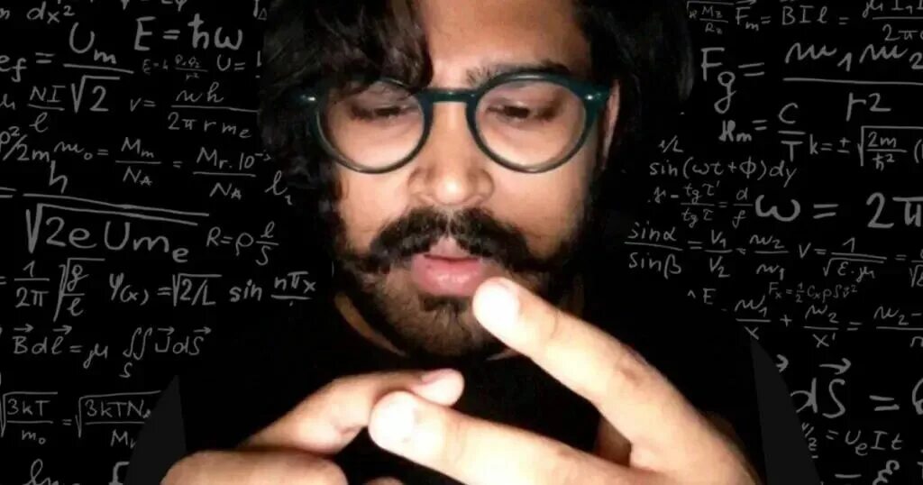 Мужик считает мем. Бизнесмен с калькулятором. Парень с калькулятором. Бухгалтер со счетами. Мем считает на пальцах.