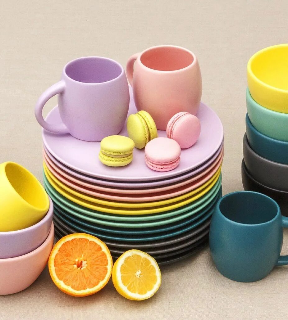 Посуда пособие для детского сада. Кружки для аппликации. Яркая посуда для кухни. Раздаточный материал посуда. Красивая разноцветная посуда.