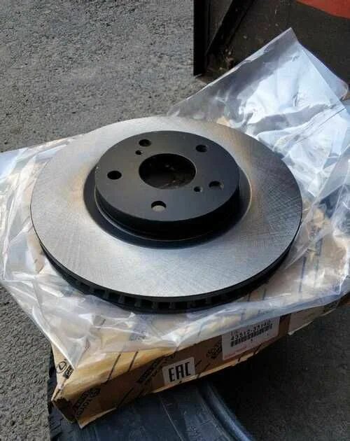 Тормозные диски тойота авенсис 2. Передние тормозные диски тойота рав 4. Оригинальный тормозной диск тойота. Левый и правый тормозной диск рав4. Диск передний тормозной camry 40.