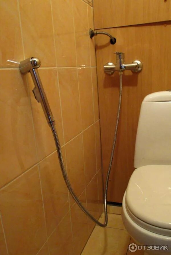 Кран для подмывания возле унитаза. Wasserkraft a01557 с гигиеническим душем. гигиенический душ с электроподогревом холодной воды. смеситель для душа с гигиенической лейкой. гигиенический душ для унитаза райтон.