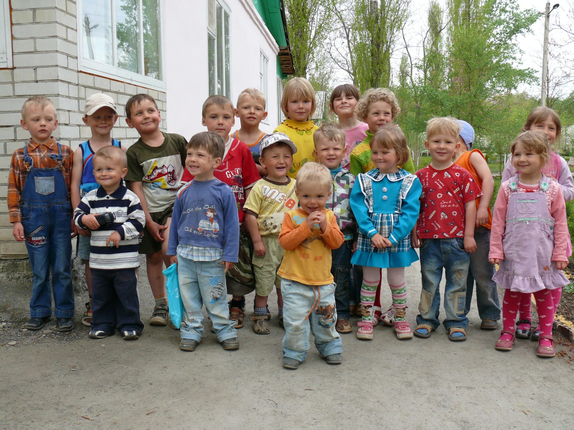 Сколько детей ходит в садик. Мальчик в садике. Ходить в садик. Дети ходят в садик. В детский сад хожу.