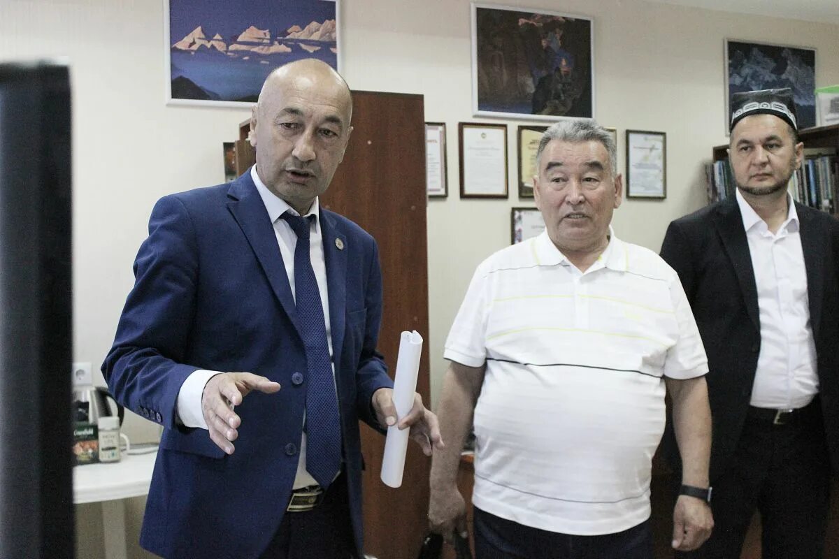 Глава узбекской общины. Абдуманоб абдусатаров. Глава узбекской диаспоры в санкт-петербурге. Вкуу конгресс узбеков и узбекистанцев. Узбекский диаспора директор.