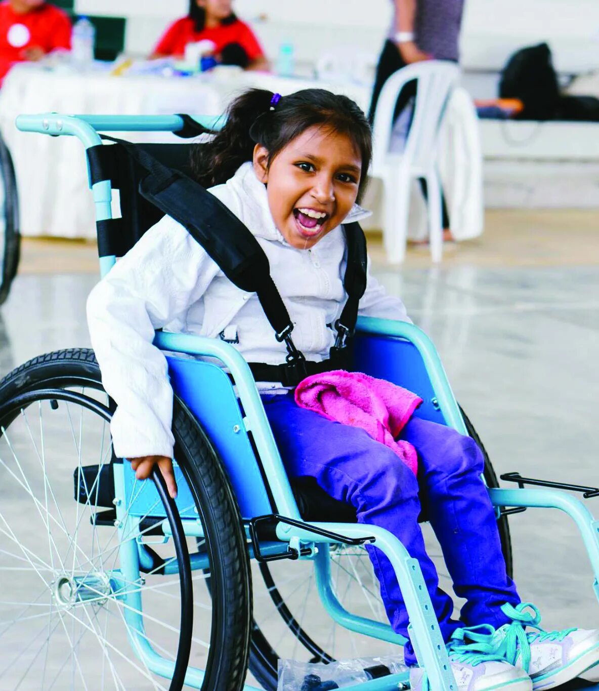 Инвалиды с детства 50 лет. Люди с ограниченными возможностями. Дети инвалиды. Девочка инвалид. Красивые дети инвалиды.