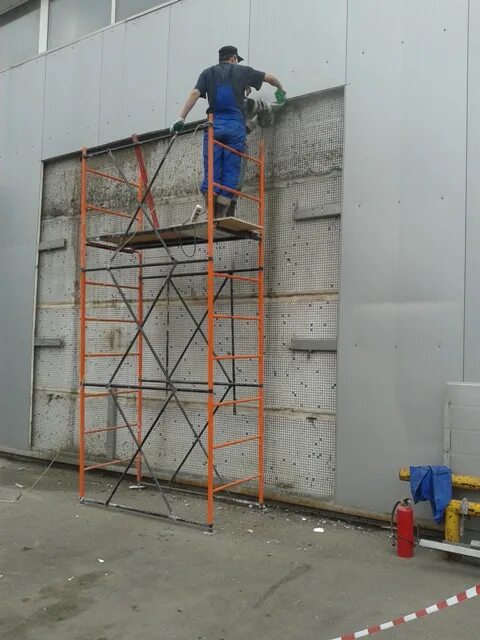 Демонтаж панелей. Демонтаж панелей. Алмазная резка проемов в бетоне. Демонтаж перекрытия железобетонного. Демонтаж монолитной плиты перекрытия технология.