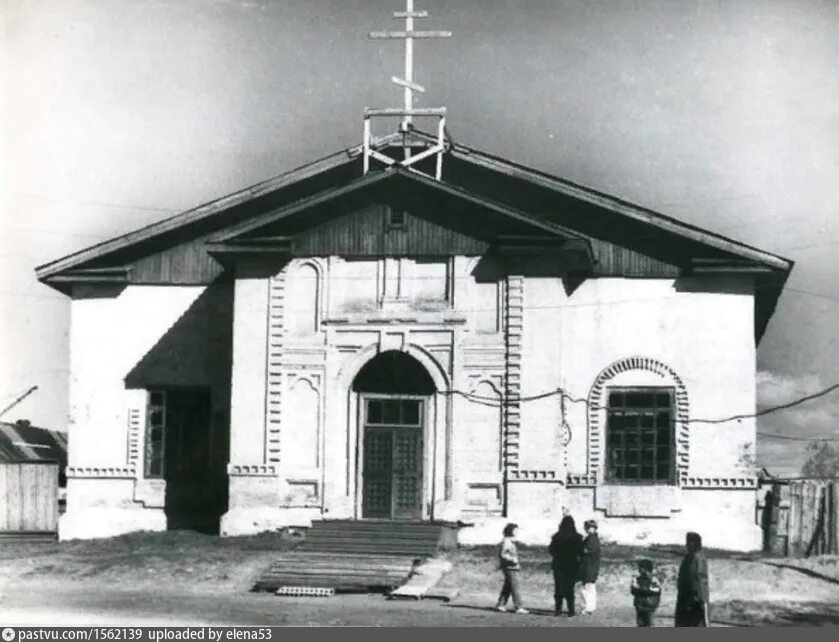 Салехард старое. Петропавловская Церковь Салехард.