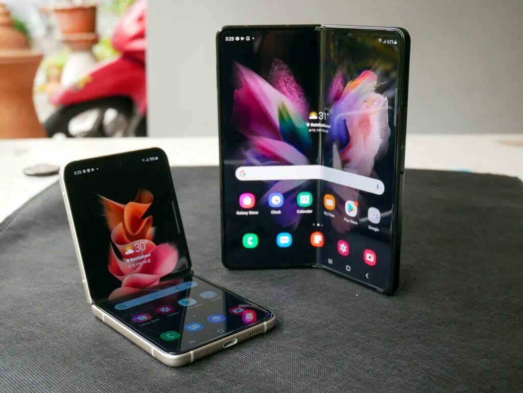 Galaxy z fold 5 купить. Samsung Flip 3. Samsung Galaxy z Fold 5. Samsung Galaxy z Fold 3. Galaxy z fold3 z flip3.