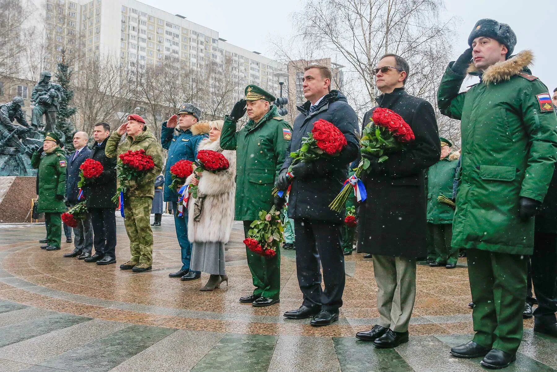 Новости россии 27. Памятник Евгению Зиничеву в Москве. Герои России. Памятник спасателям МЧС В Москве.