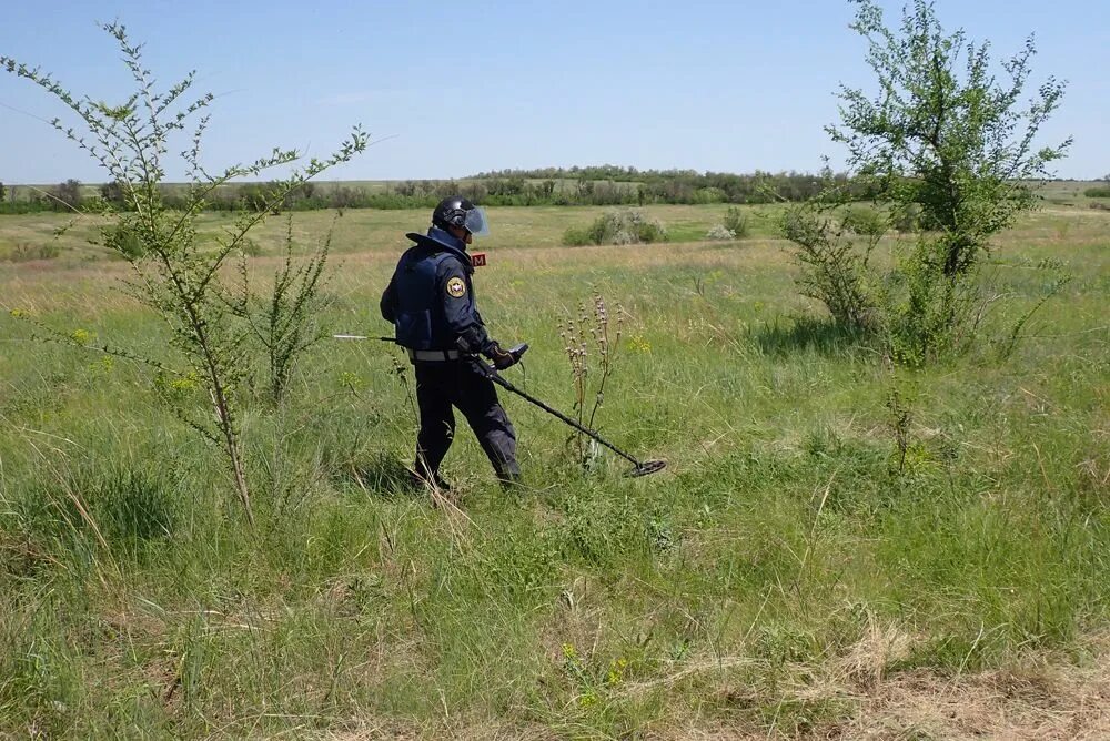 Саперы вс рф на украине. Работа саперов абхазия. Разминирование днр. Сапер 2022. Путин сапёр.