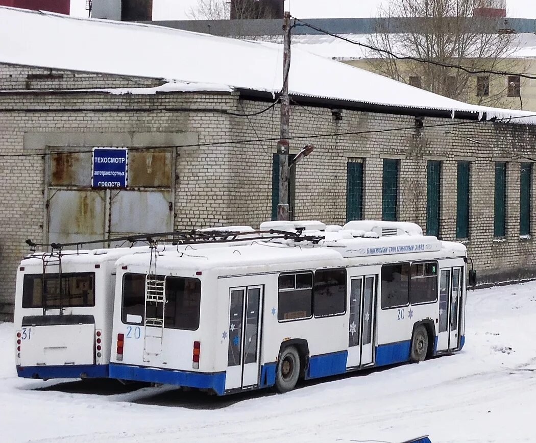 Троллейбус урал. БТЗ-52761т. Троллейбусное депо Каменск-Уральский. Троллейбус в Каменске Уральском. Каменск Уральский бывшее троллейбусное депо.