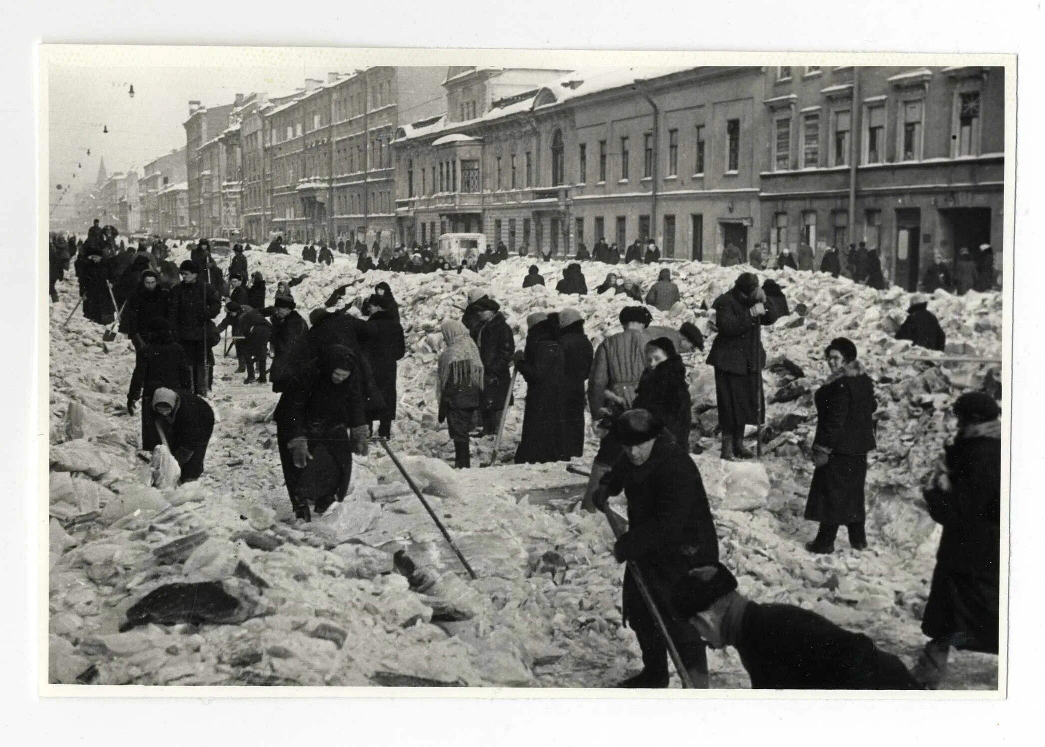 Голод в петербурге. Ленинград город 1944. Блокадный Ленинград зима 1941. Ленинград зима 1941 голод.