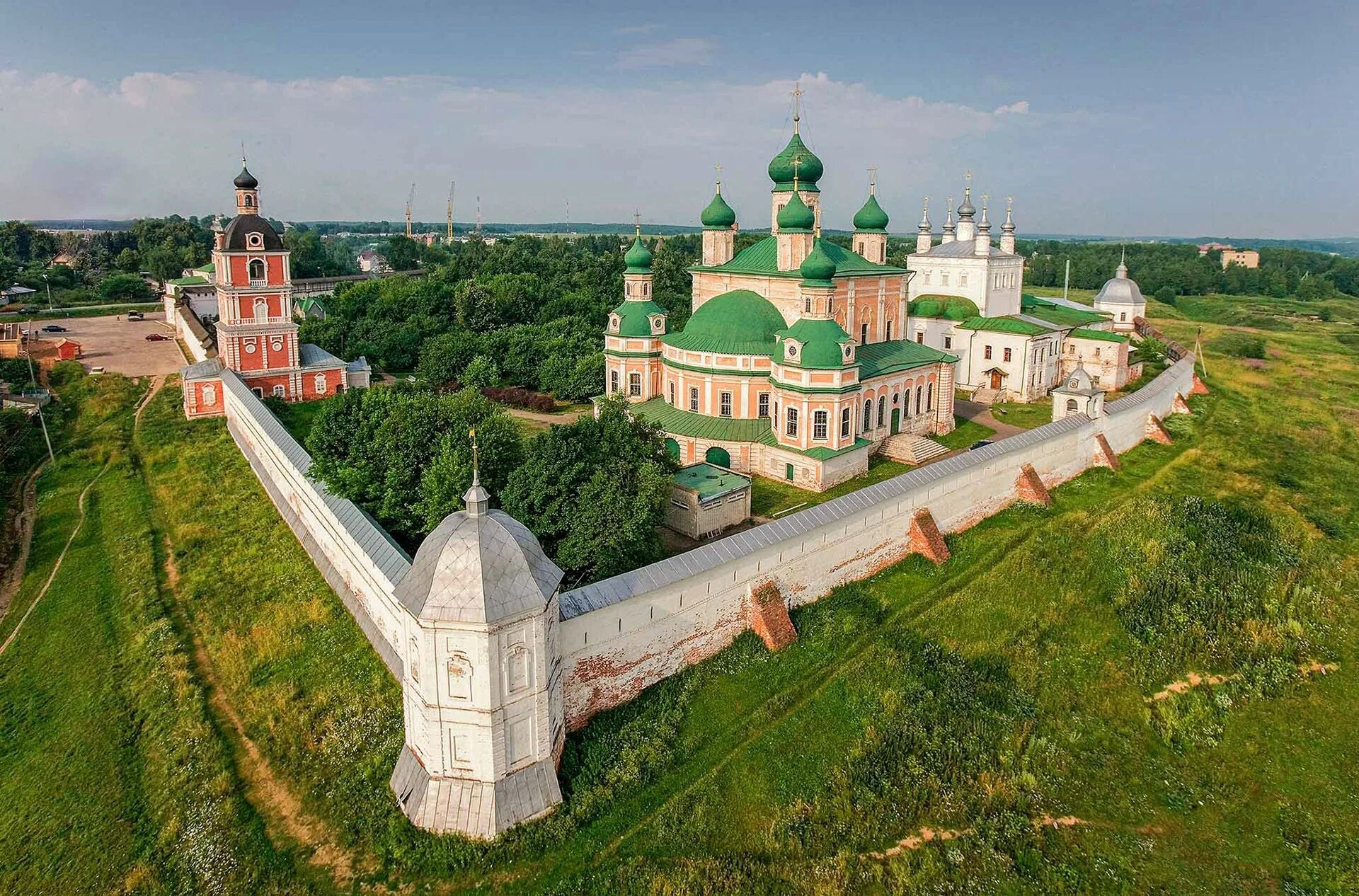 Переславль залесский посуточно. Переславль-залесский переславский кремль. горицкий монастырь в переславле-залесском. кремль переславля-залесского переславль - залесский.. успенский горицкий монастырь (переславль-залесский).