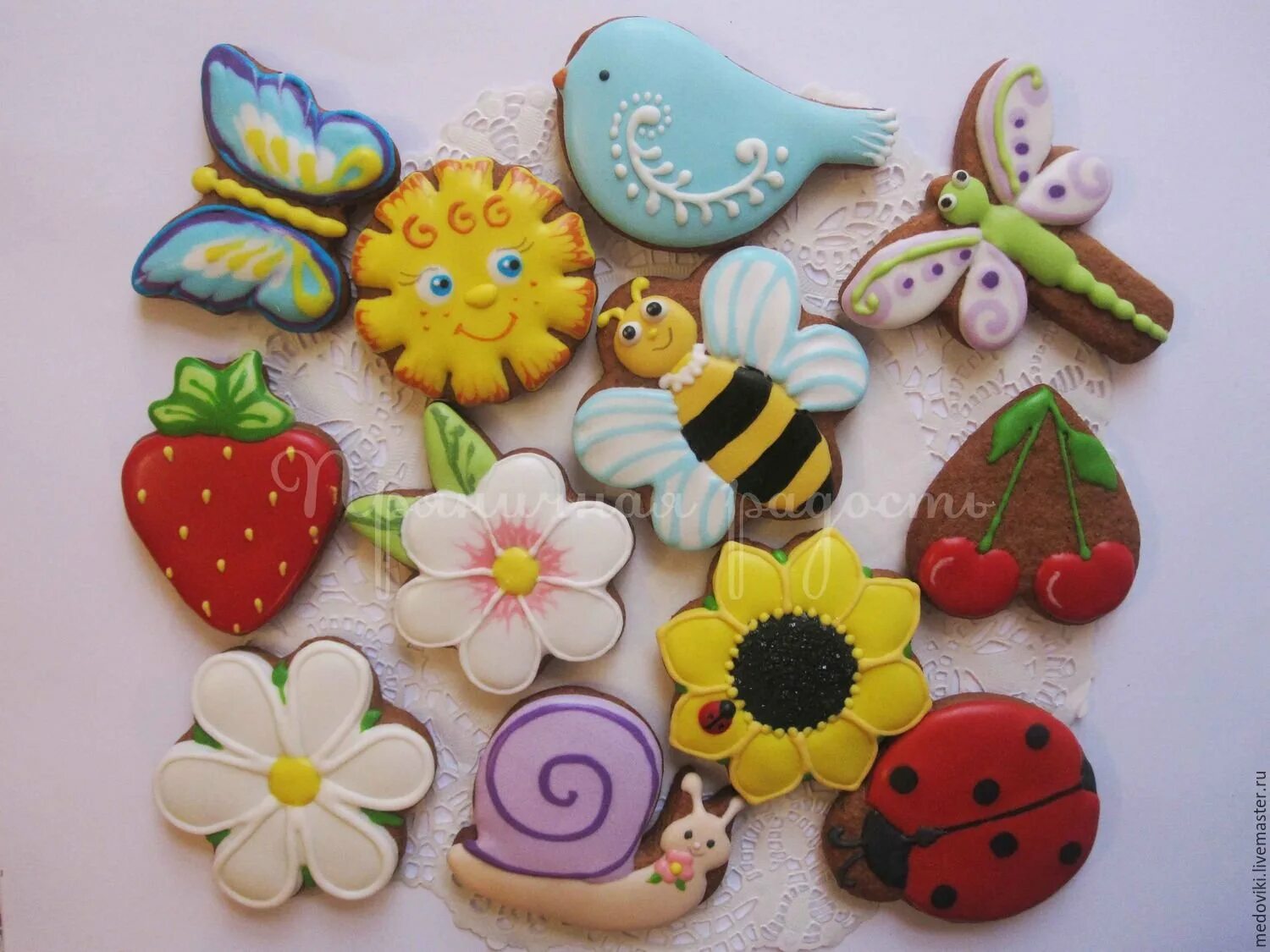 Украшение имбирных пряников. Роспись имбирных пряников. Мастер класс имбирный пряник. Роспись пряников. Роспись пряников мастер класс.