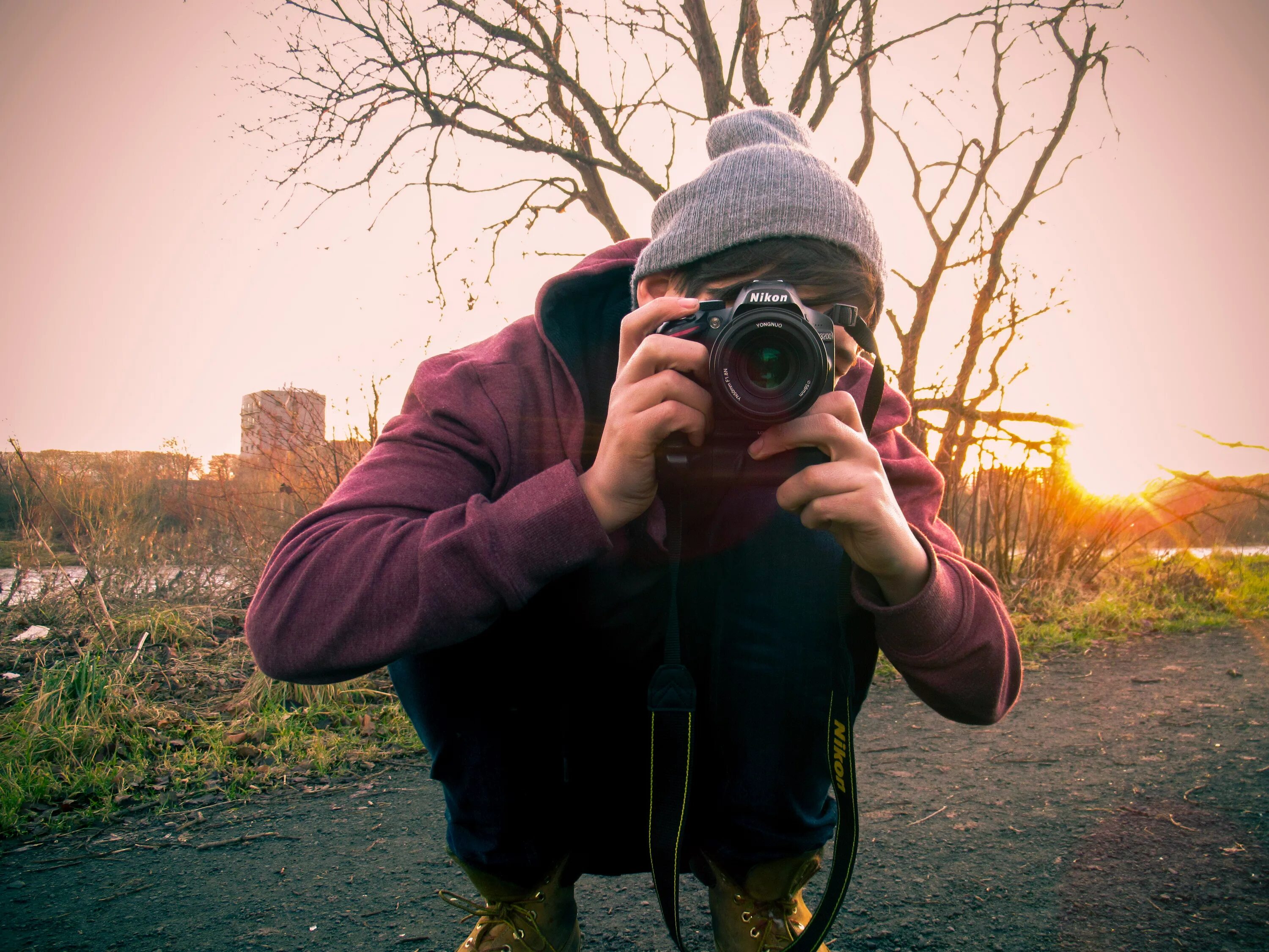 It can take photographs