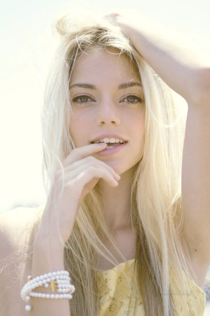 Молодая учительница. Молодую хрупкую. Annely gerritsen в платье. Молодую хрупкую. Молодую хрупкую.