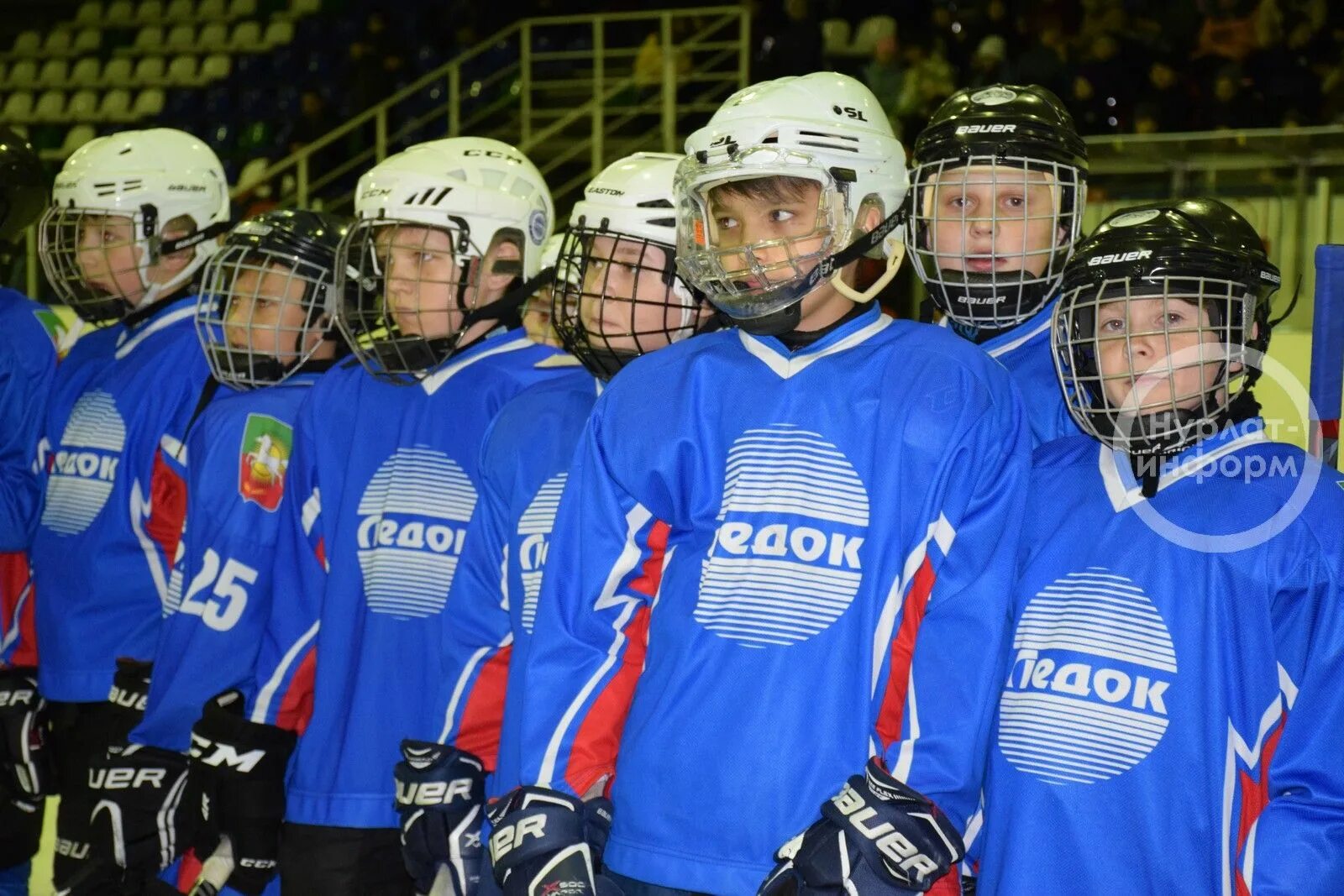 Пфо хоккей 2012 года. Нурлат Ледовый дворец ледок. Хк ледок 2007. Ледок Нурлат 2007 год. Нурлат хоккей.