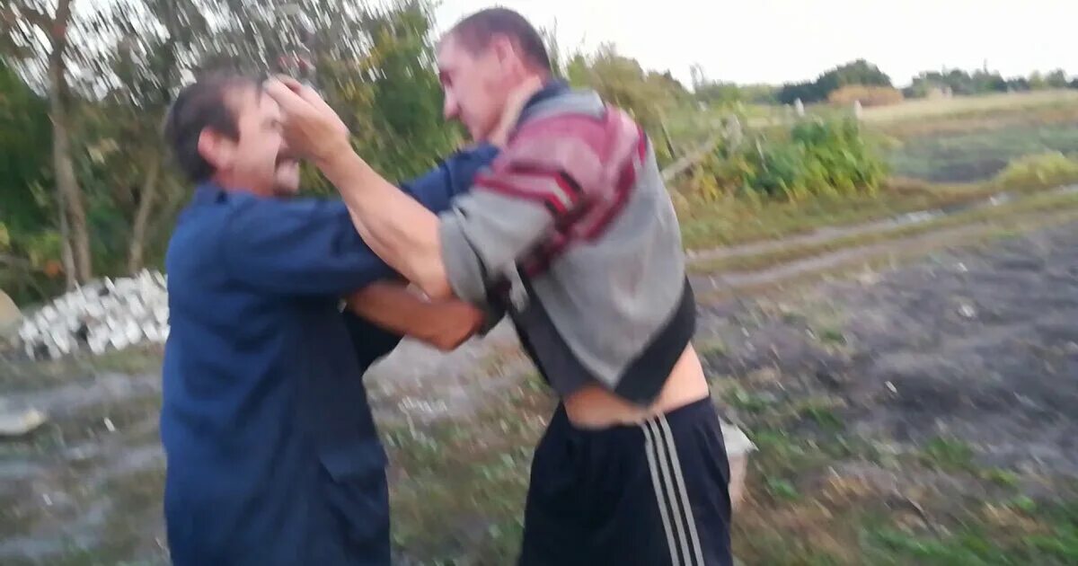 Драка в деревне. Драка в деревне. Драка в деревне. Деревенский парень. Драка в деревне.