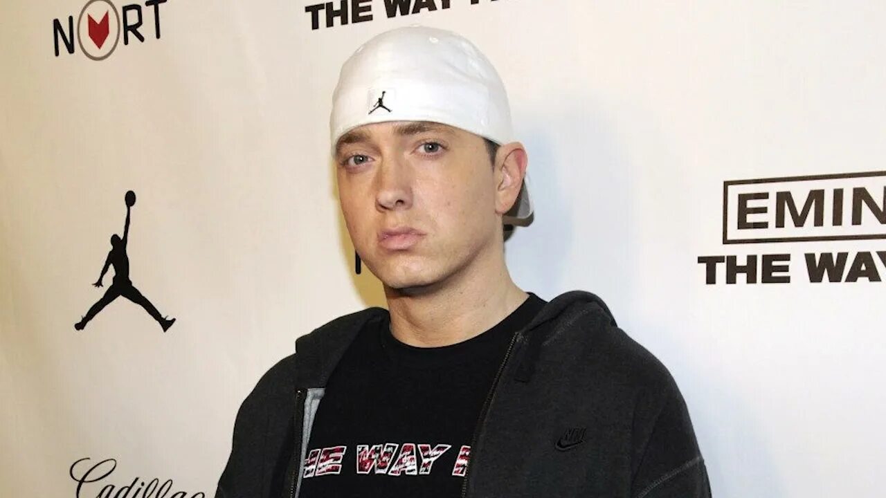 Eminem way. Эминем 2008. эминем 2007. eminem 2006. эминем в кепке джордан.