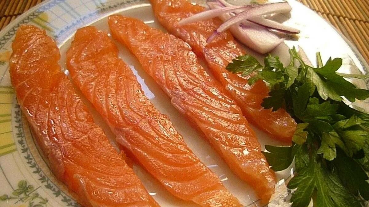 Засолить кусочки семги быстро. Балык семги. балык форели слабосоленый. семга соленая. рыба семга соленая.