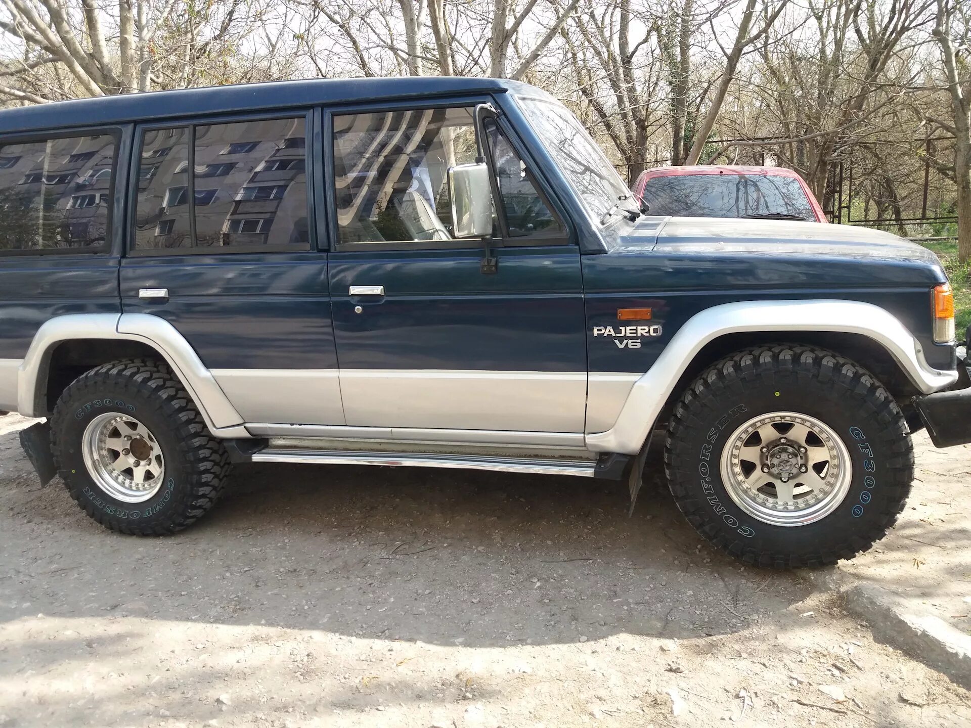 Mitsubishi pajero 1 поколение. Мицубиси Паджеро 1. Митсубиси Паджеро 1990. Паджеро 1 поколения.