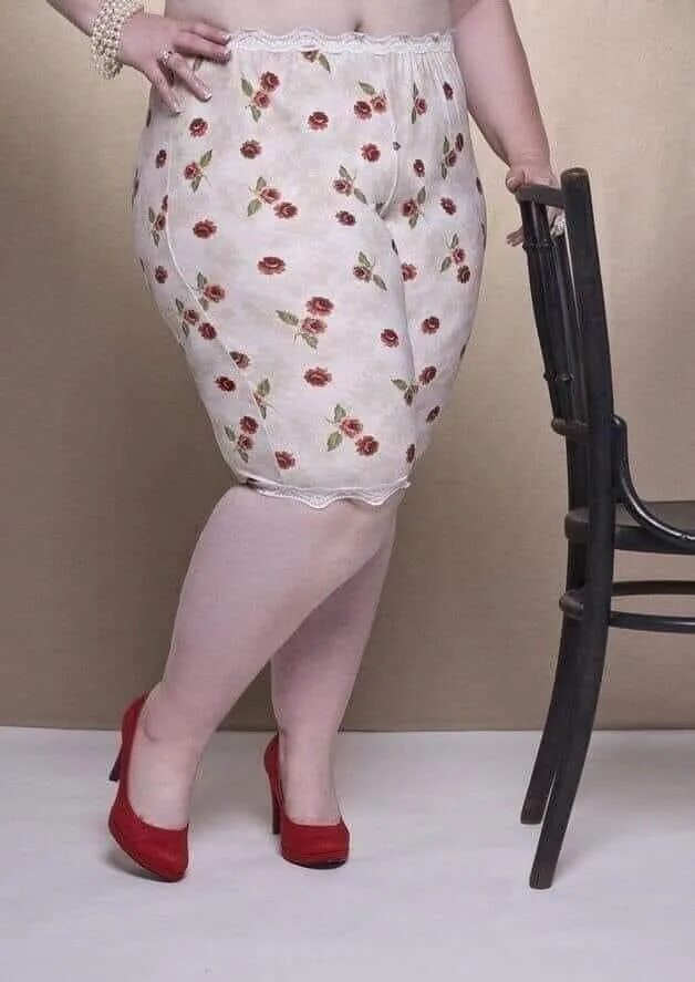 Большие трусы. Блумерсы. Панталоны женские. Смешные панталоны. Бабушкины панталоны.