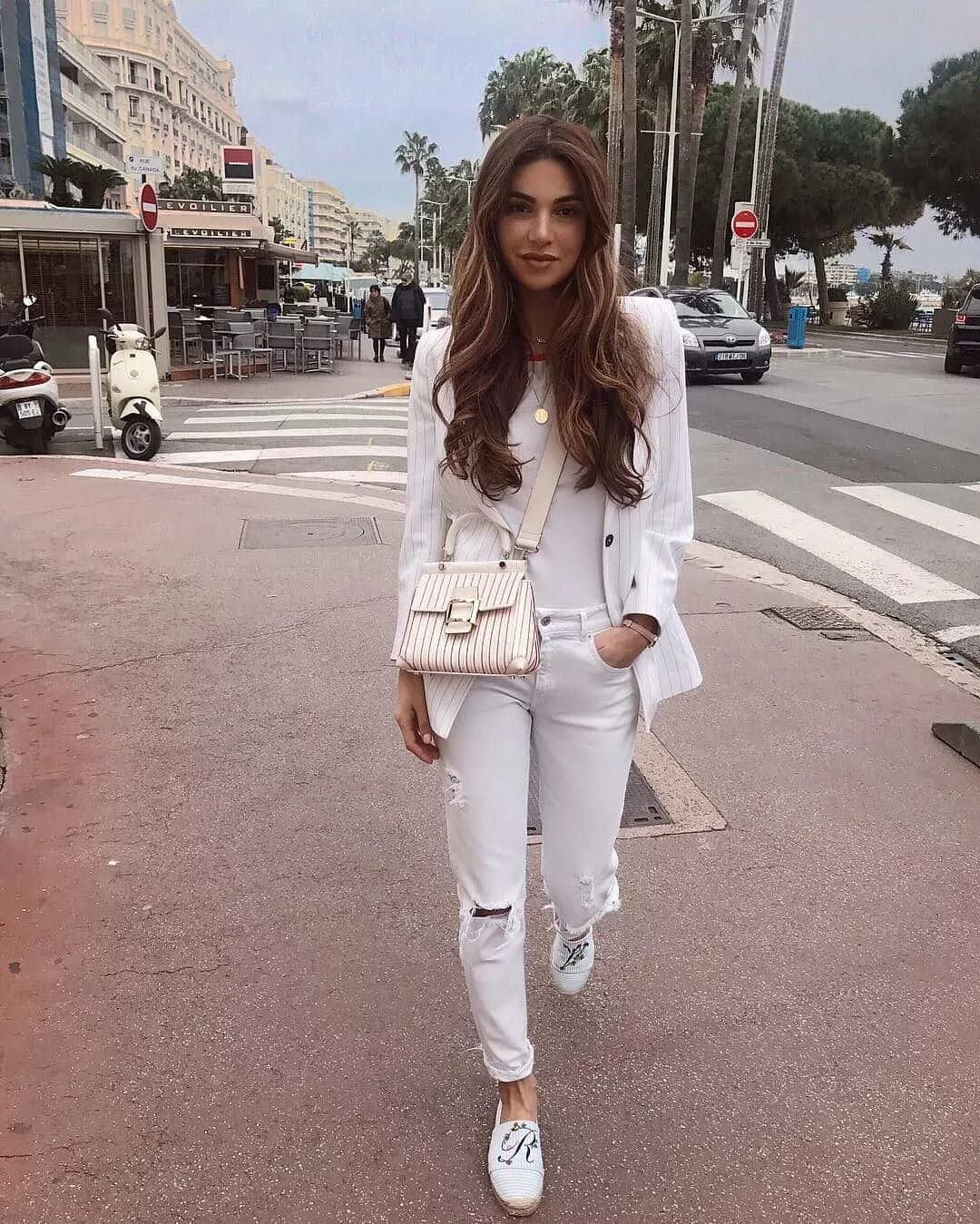 Прилично одетые девушки. Негин мирсалехи. Модная и стильная одежда для девушек. Барбара мартелло стиль 2021. Образ девушки.