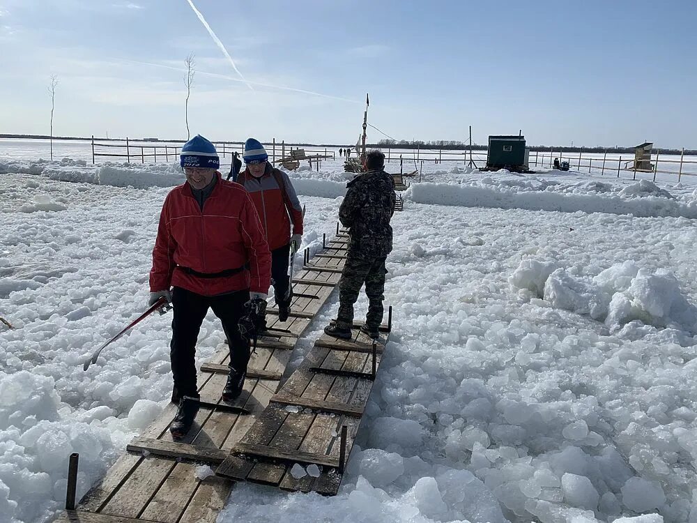 Переправы архангельск. Переправа на Кегостров Архангельск. Ледовая переправа Архангельск. Ледовая переправа на Кегостров. Кегостров Архангельск переправа ледовая 2022.