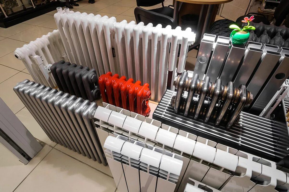Радиатор фондитал алюминиевые колидор. Промышленные радиаторы отопления. Rifar 20 секций секций base 350. Радиатор royal thermo revolution 500. Склад радиаторов отопления.