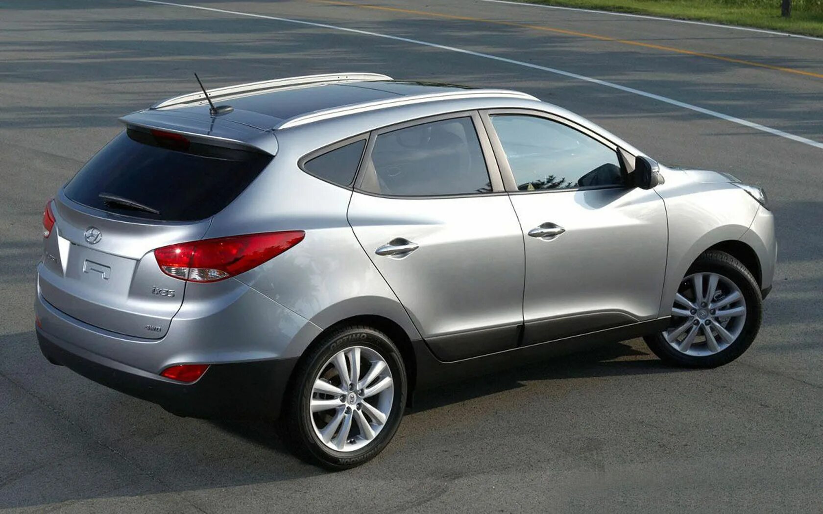 Хендай лх 35. Hyundai ix35. Хендай лх 35. Хендай ix35. Хендай ай икс 35 белый.