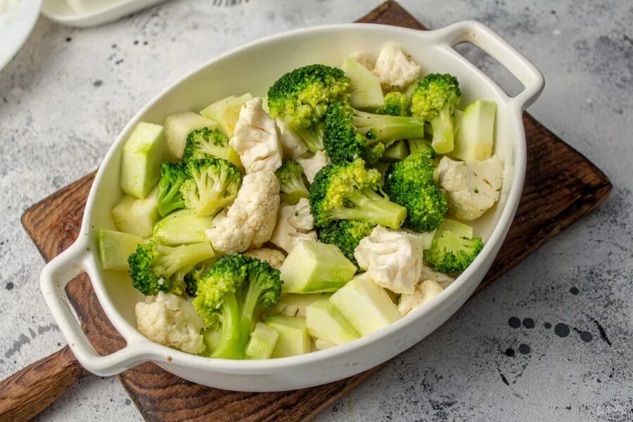 Говядина с цветной капустой. Запеканка из брокколи и цветной капусты. Кабачки с цветной капустой. Запеканка с брокколи и курицей и сыром в духовке. Цветная капуста тушеная с овощами.