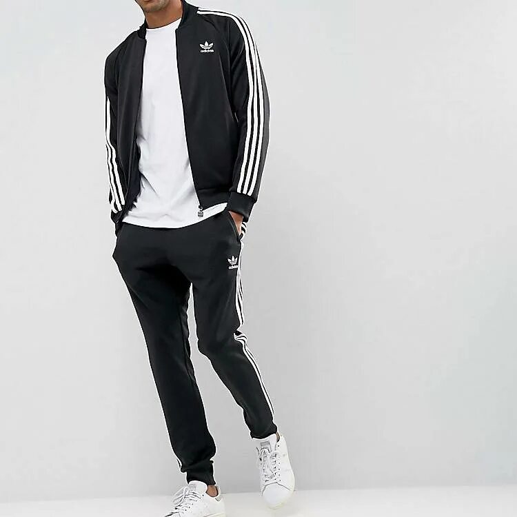 Можно ли в спортивном костюме в. Adidas Originals Superstar костюм. Adidas Original Black Tracksuit. Adidas men's Originals Superstar спортивный. Adidas men's Originals Superstar спортивный костюм.