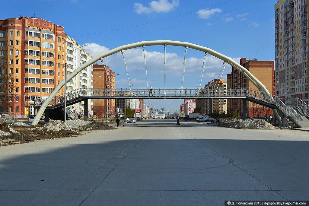 Мост в родниках. Пешеходный мост Родники Новосибирск. Новосибирск район Родники. Мост на Родниках Новосибирск. Историческом центре Родники Новосибирск.