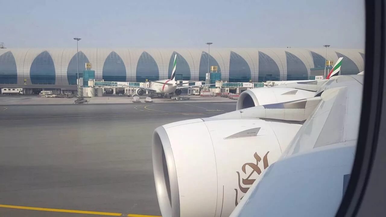 Путь полета москва-дубай. Самолеты флай дубай из москвы в дубай. Оаэ время перелета. Оаэ время перелета. Аэропорт рас аль хайма.
