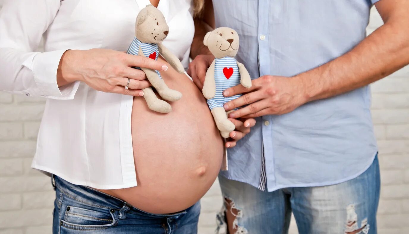 беременная мама. беременная мама с ребенком. беременная мама с ребенком. беременная девушка рожает. беременная с ребенком.