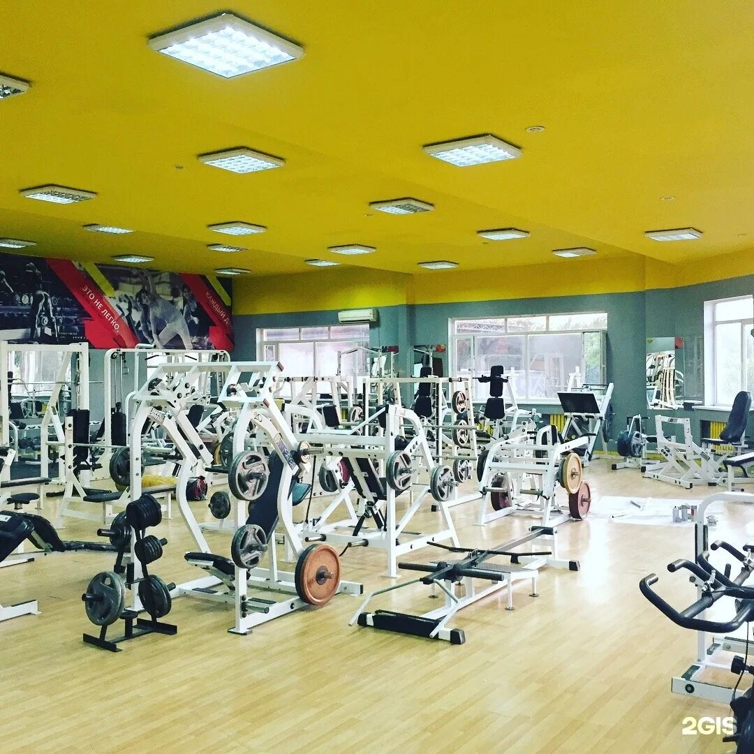 Инвиктус алматы тренажерный зал. Фитнес залы. Titan gym. Тренажерный зал алматы. Тренажерный зал алматы.