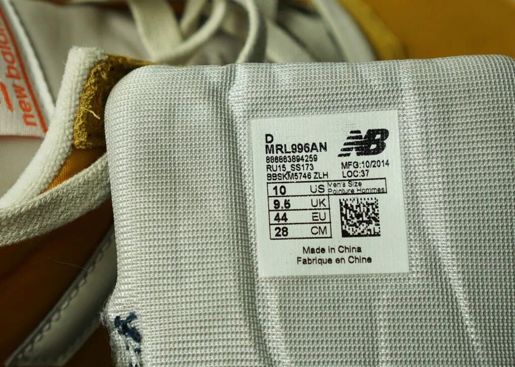 Проверить оригинальность кроссовок по qr коду. New Balance бирка оригинал. New Balance 530 бирка made in Vietnam. Нью бэланс 574 бирка. New Balance 530 бирка.