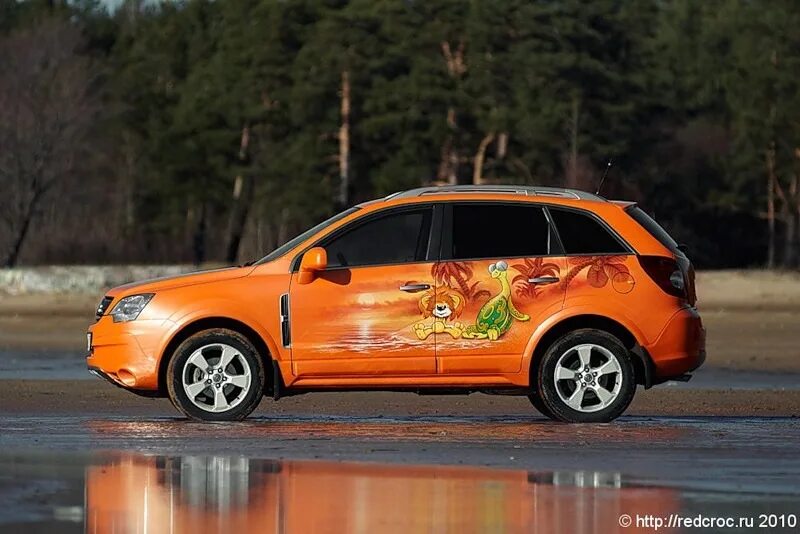 Включи оранжевый автомобиль. Оранжевый Санта Фе. Антара оранжевая. Оранжевый цвет машины. Аэрография на оранжевой машине.