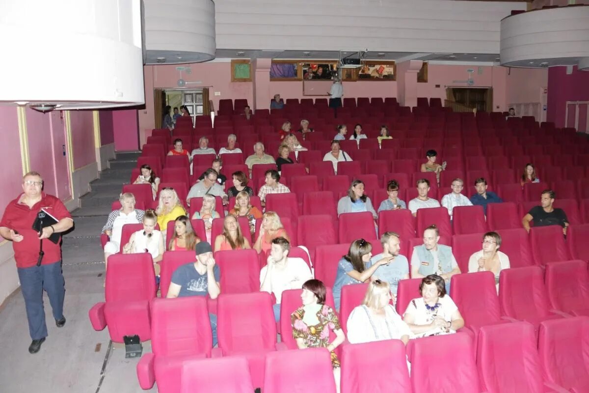 Театр комедии нижний новгород зал. Театр комедии нижний новгород малая сцена. Нижегородский театр комедии. Театр акимова зал. Грузинская 23 нижний новгород театр комедии.