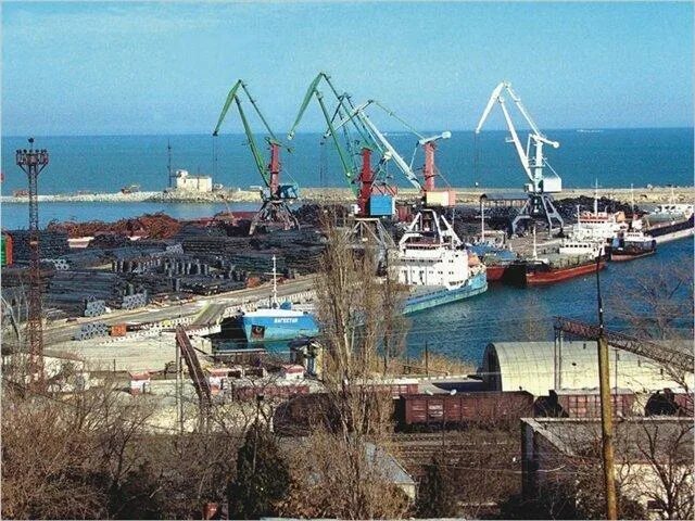 Порт на берегу Каспийского моря назван Махачкала (14.05.1921)